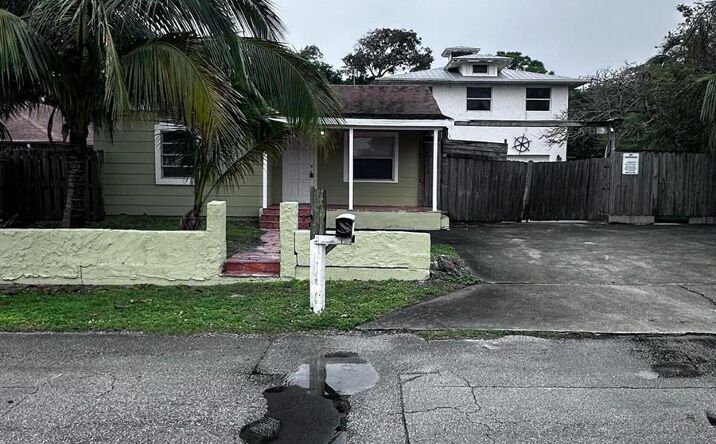 Pictures of Multifamily property located at 130 NE 4th Avenue, Boynton Beach, FL 33435 for sales - image #1