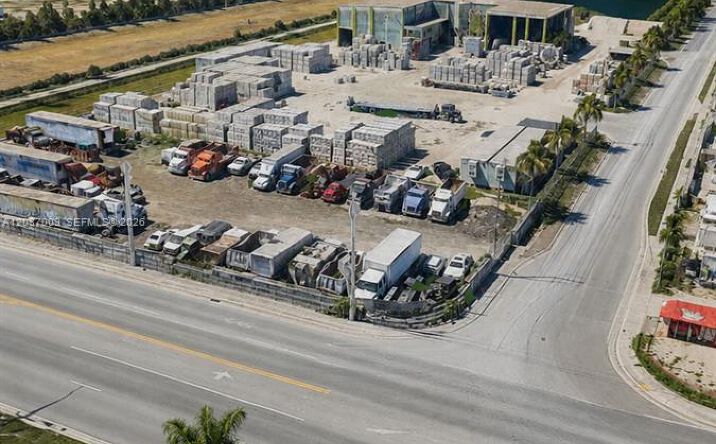 Pictures of Industrial property located at 8720 NW 91st St, Medley, FL 33178-1858 for sales - image #1