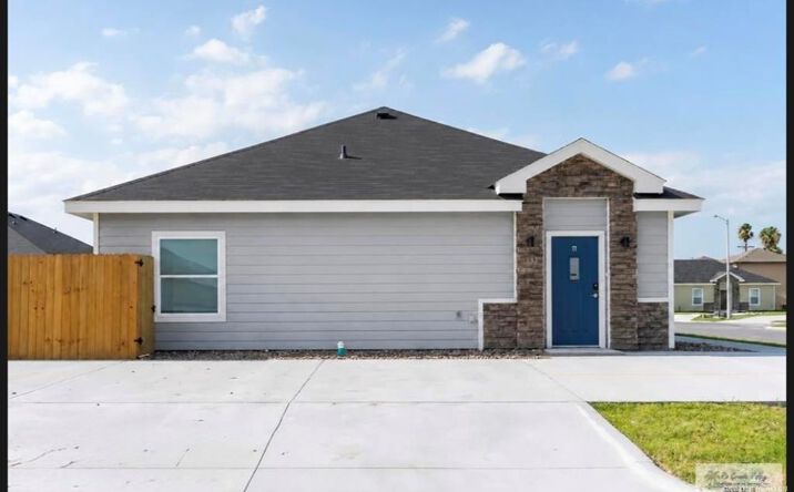 Pictures of Multifamily property located at 2229 N Valley Circle Circle N, La Feria, TX 78559 for sales - image #1