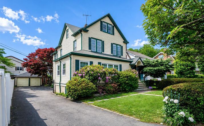 Pictures of Multifamily property located at 82 Clove Road, New Rochelle, NY 10801 for sales - image #1