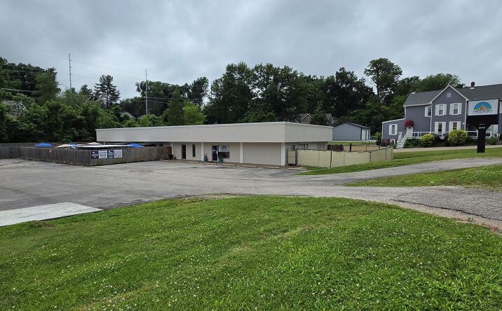 Pictures of Retail property located at 2920 Mount Vernon Avenue, Evansville, IN 47712 for sales - image #1