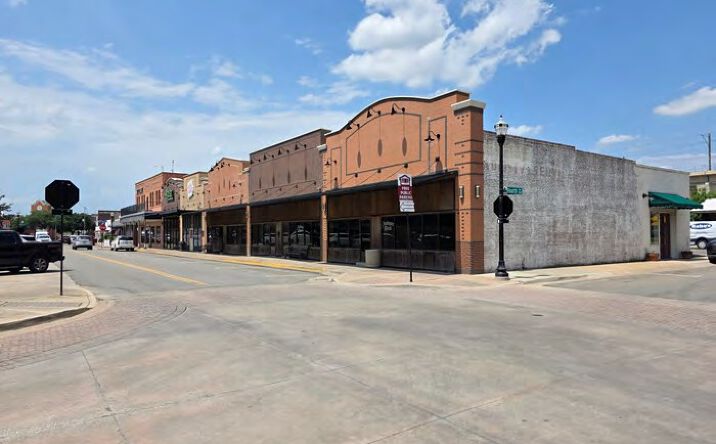 Pictures of Retail property located at 1109 S Broadway, Carrollton, TX 75006, 1002 4th Avenue, Carrollton, TX 75006 for sales - image #1
