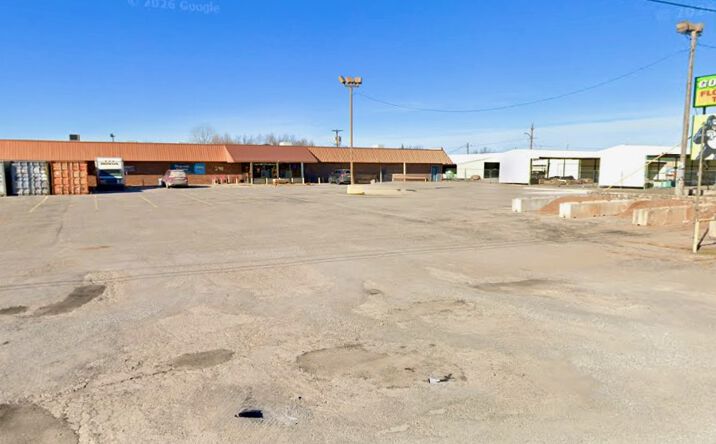 Pictures of Retail property located at 4310 South 4th Street, Chickasha, OK 73018 for sales - image #1