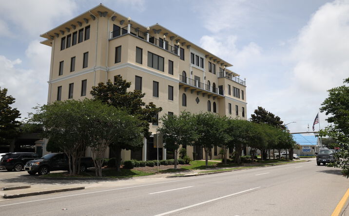 Pictures of Office property located at 543 Harbor Boulevard, Destin, FL 32541 for sales - image #1