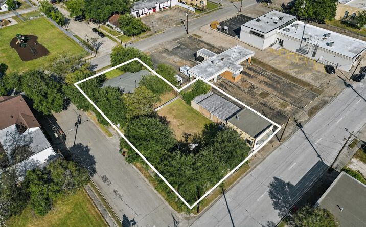 Pictures of Retail, Mixed Use, Land property located at 321 W. Sterling Ave., Baytown, TX 77520 for sales - image #1
