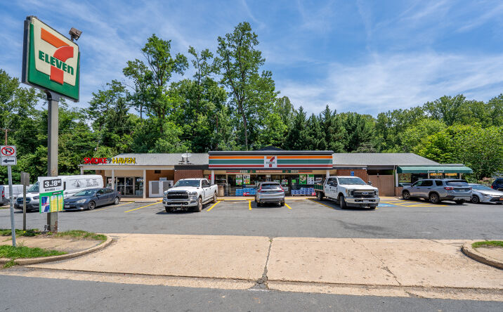 Pictures of Retail property located at 8108 Old Dominion Drive, McLean, VA 22102 for sales - image #1