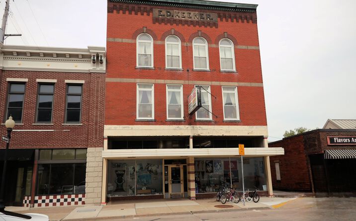 Pictures of Retail property located at 19 South Saint Clair Street, Painesville, OH 44077 for sales - image #1