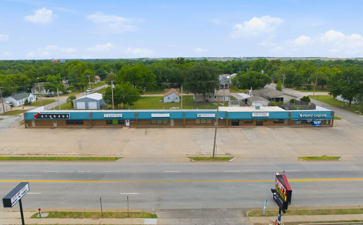 Pictures of Retail property located at 1004 W 8th St, Wellington, KS 67152 for sales - image #1