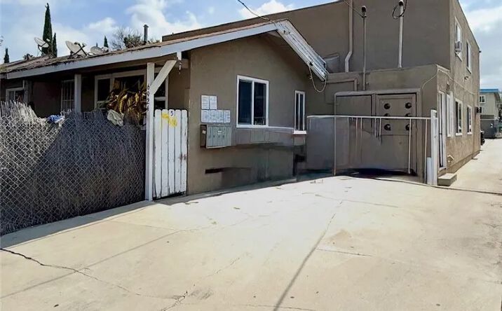 Pictures of Multifamily property located at 6924 Gentry, North Hollywood, CA 91605 for sales - image #1