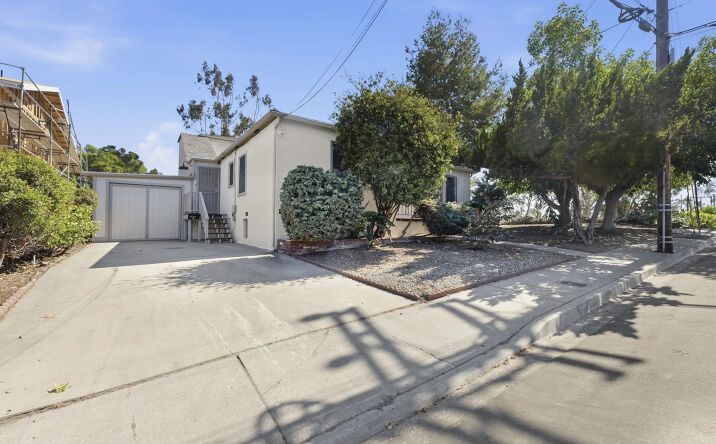 Pictures of Multifamily property located at 3543 Myrtle Ave, San Diego, CA 92104 for sales - image #1