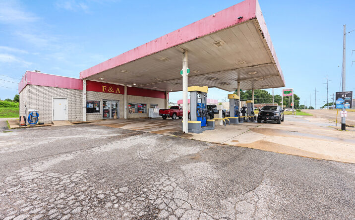 Pictures of Retail property located at 483 North Dupree Street, Brownsville, TN 38012 for sales - image #1