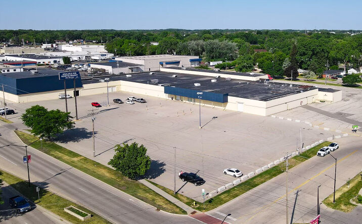 Pictures of Retail property located at 216 S Military Avenue, Green Bay, WI 54303 for sales - image #1