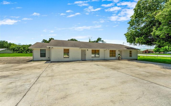 Pictures of Multifamily property located at 528 Currie Drive, Sulphur, LA 70665 for sales - image #1