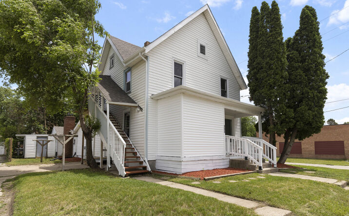 Pictures of Multifamily property located at 135 S 8th Street, South Beloit, IL 61080 for sales - image #1