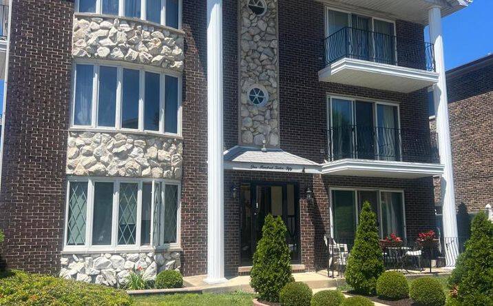 Pictures of Multifamily property located at 11250 Moraine Drive, Palos Hills, IL 60465 for sales - image #1