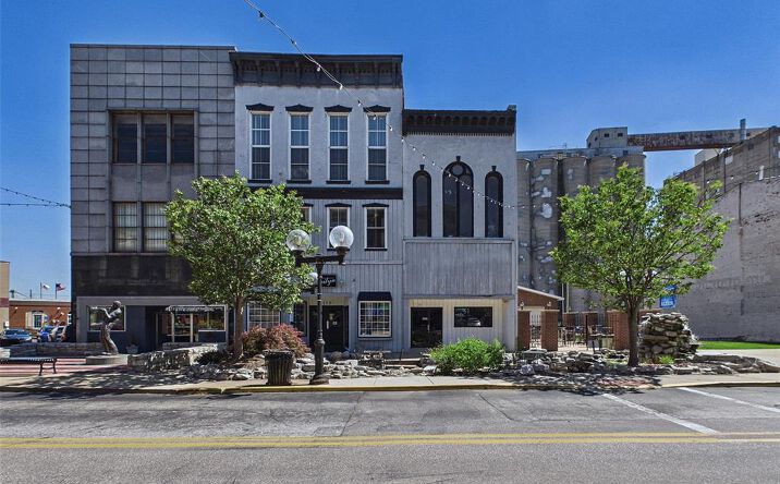 Pictures of Retail property located at 119 W 3rd Street, Alton, IL 62002 for sales - image #1