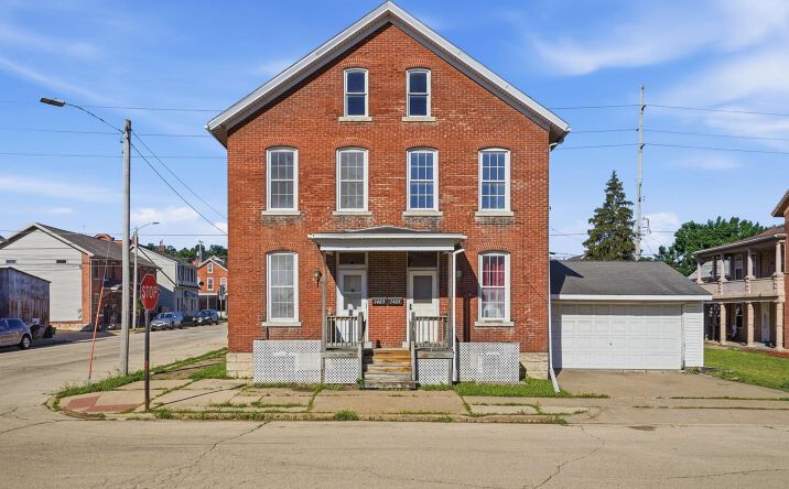 Pictures of Multifamily property located at 1403-1405 Washington Street, Dubuque, IA 52001 for sales - image #1