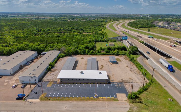 Pictures of Industrial property located at 4004 Bell Dr, Temple, TX 76502 for sales - image #1