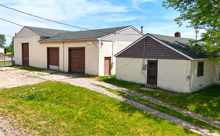 Pictures of Industrial property located at 3016 Hunt Ave., Lansing, MI 48906 for sales - image #1