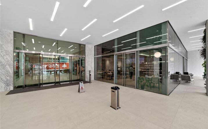 Pictures of Retail, Office, Business for Sale property located at 2 South Biscayne Boulevard, Miami, FL 33131 for sales - image #1