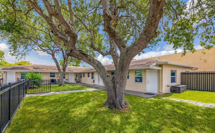 Pictures of Multifamily property located at 2247 Simms St, Hollywood, FL 33020 for sales - image #1