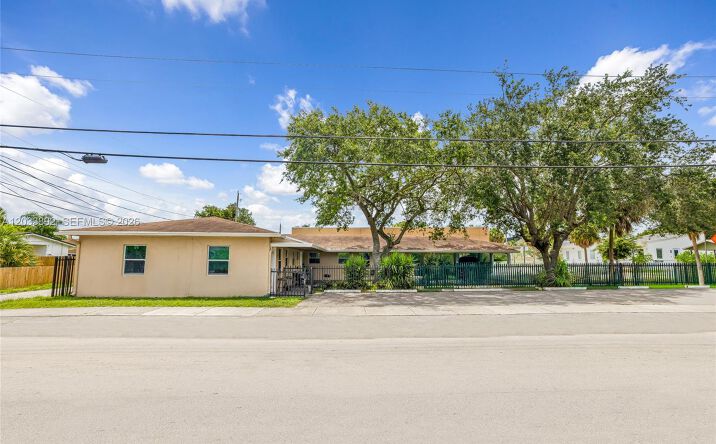 Pictures of Multifamily property located at 2247 Simms St, Hollywood, FL 33020 for sales - image #1