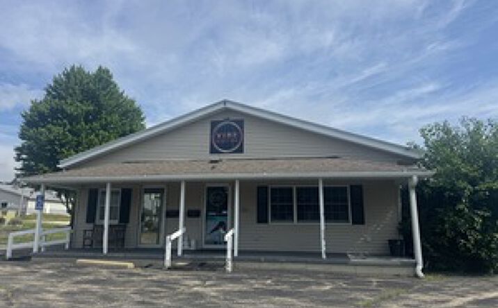 Pictures of Office, Retail property located at 1703 10th Ave, Fulton, IL 61252 for sales - image #1