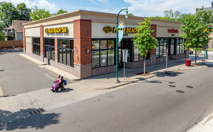 Pictures of Retail property located at 1015 W LAKE ST, MINNEAPOLIS, MN 55408 for sales - image #1