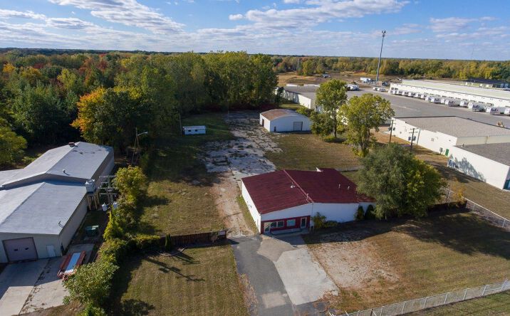 Pictures of Retail, Self Storage, Mixed Use, Industrial property located at 3905-3921 32nd Street, Port Huron, MI 48060 for sales - image #1