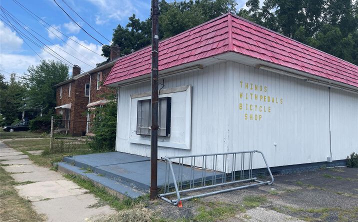 Pictures of Retail property located at 800 W Mount Hope Avenue, Lansing, MI 48910 for sales - image #1