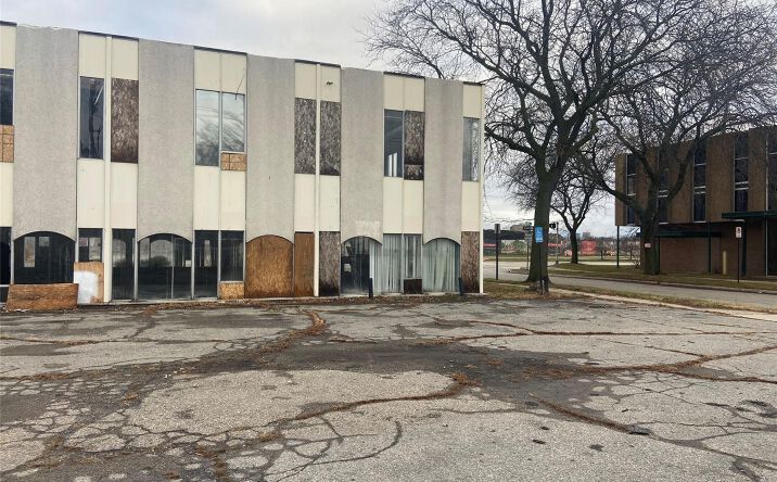 Pictures of Multifamily, Office property located at 21590 Greenfield Road, Oak Park, MI 48237 for sales - image #1
