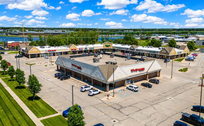 Pictures of Retail property located at 518 North Beacon Boulevard, Grand Haven, MI 49417 for sales - image #1