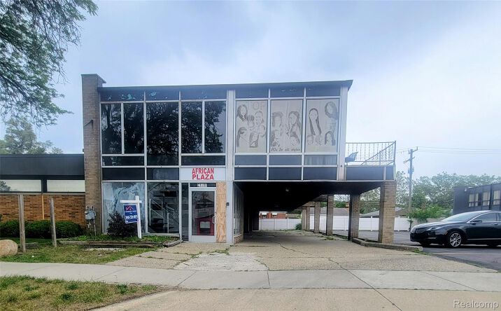 Pictures of Retail property located at 21910 Greenfield Road, Oak Park, MI 48237 for sales - image #1