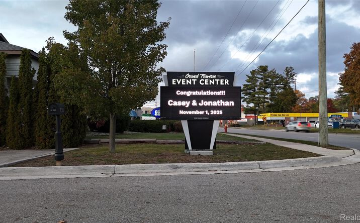 Pictures of Office, Retail property located at 738 S Garfield Avenue, Traverse City, MI 49686 for sales - image #1