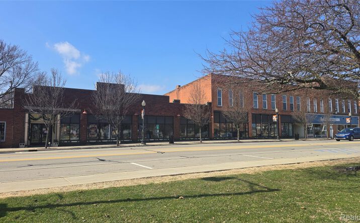 Pictures of Mixed Use, Multifamily, Retail, Office property located at 122 S Clinton Street, Stockbridge, MI 49285 for sales - image #1