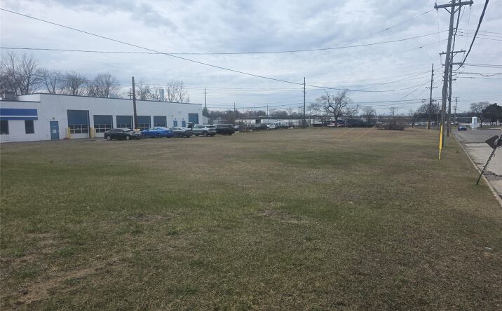 Pictures of Industrial property located at 11735 Merriman Road, Livonia, MI 48150 for sales - image #1