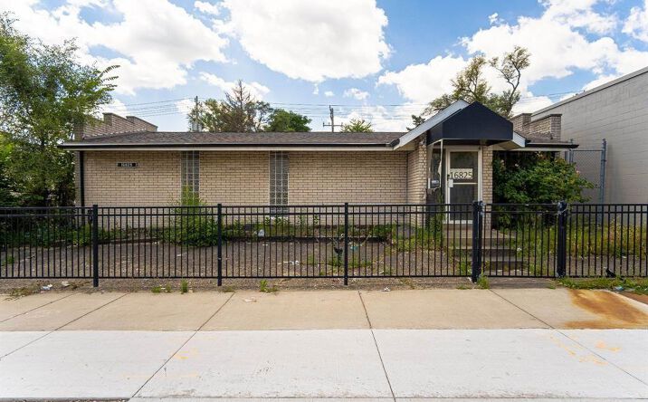 Pictures of Office, Retail property located at 16825 W Warren Avenue, Detroit, MI 48228 for sales - image #1