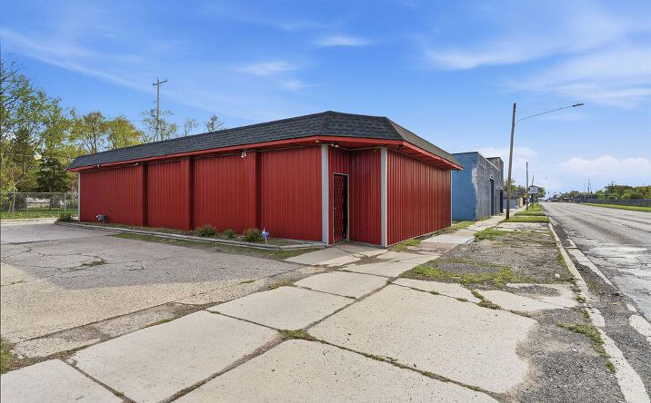 Pictures of Retail property located at 3137 Davison Road, Flint, MI 48506 for sales - image #1