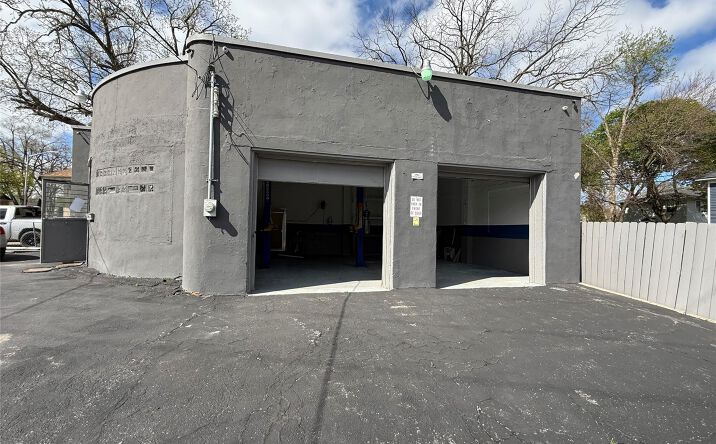 Pictures of Retail property located at 128 Baldwin Avenue, Pontiac, MI 48342 for sales - image #1