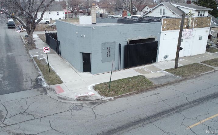 Pictures of Multifamily property located at 1840 LAWNDALE Street, Detroit, MI 48209 for sales - image #1