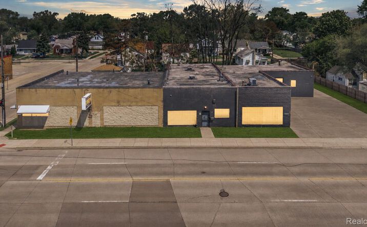 Pictures of Industrial, Retail property located at 8407 E 9 Mile Road, Warren, MI 48089 for sales - image #1