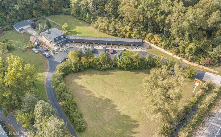 Pictures of Business for Sale, Hospitality, Retail, Industrial property located at 19622 Telegraph Road, Romulus, MI 48174 for sales - image #1