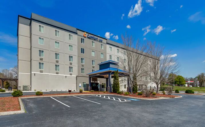 Pictures of Hospitality property located at 895 Lake Road, Thomasville, NC 27360 for sales - image #1