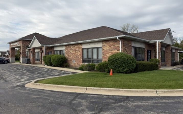 Pictures of Retail property located at 820 East Terra Cotta Avenue, Crystal Lake, IL 60014 for sales - image #1
