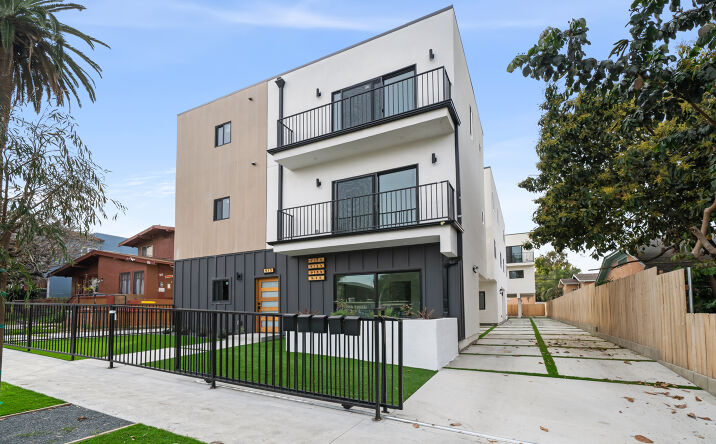 Pictures of Multifamily property located at 913 N Hobart Blvd, Los Angeles, CA 90029 for sales - image #1
