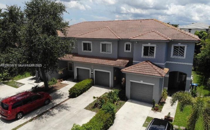 Pictures of Multifamily property located at 8706 NW 38th Drive, Coral Springs, FL 33065 for sales - image #1