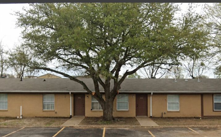 Pictures of Multifamily property located at 220 Bois D Arc St, Canton, TX 75103 for sales - image #1