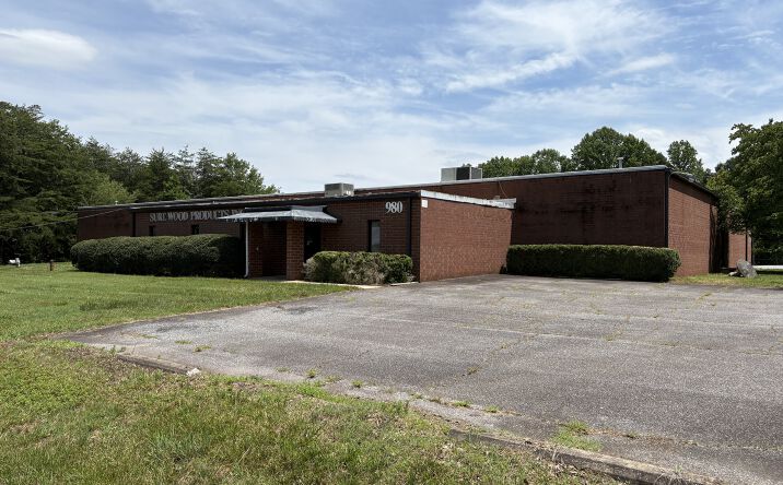 Pictures of Industrial property located at 980 3rd Avenue Southeast, Hickory, NC 28602 for sales - image #1