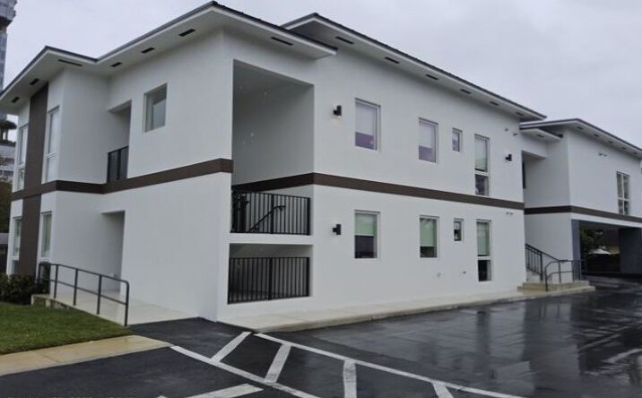 Pictures of Multifamily property located at 210 SE 10th Street, Hallandale Beach, FL 33009 for sales - image #1