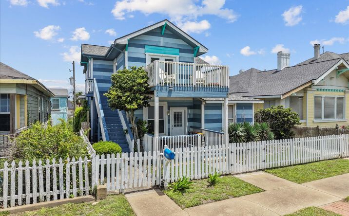 Pictures of Multifamily property located at 1310 Avenue N 1/2, Galveston, TX 77550 for sales - image #1